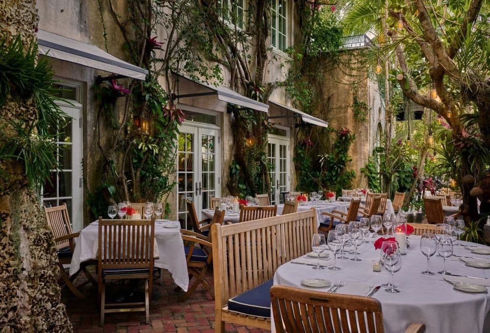 Casa Tua Miami Beach courtyard dining